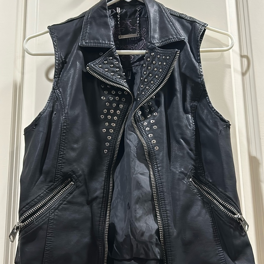 Buffalo David Bitton Biker Moto Style Faux Leather Vest embellished lapel size M